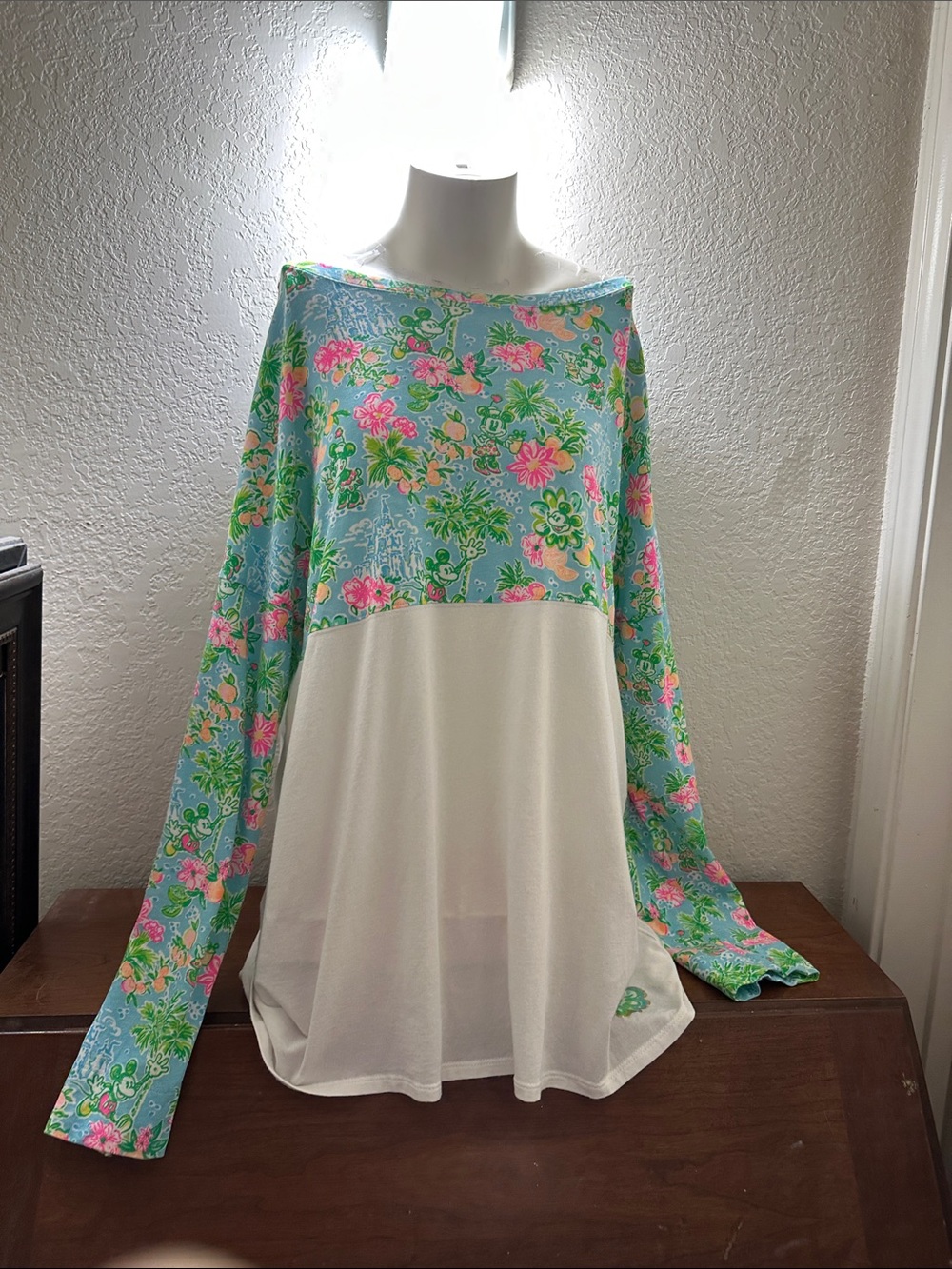 Lilly Pulitzer x Disney Finn top with matching pants Set - Picture 2 of 7